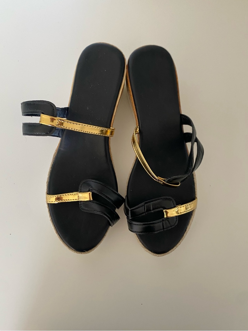 Black and Gold Strappy Slide Sandals Open Toe Flat Slides Size 9 NWOT Resortwear